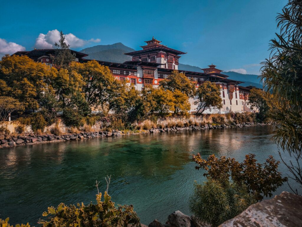 Bhutan King's Palace 01 - Himalayan lama Travels