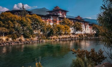 Bhutan King's Palace 01 - Himalayan lama Travels