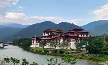 Bhutan Palace - Himalayan Lama Travels