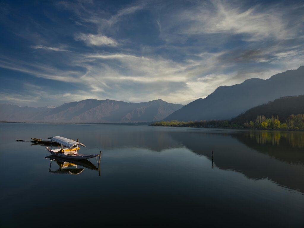KAshmir Dal Lake - Himalayan Lama Travels